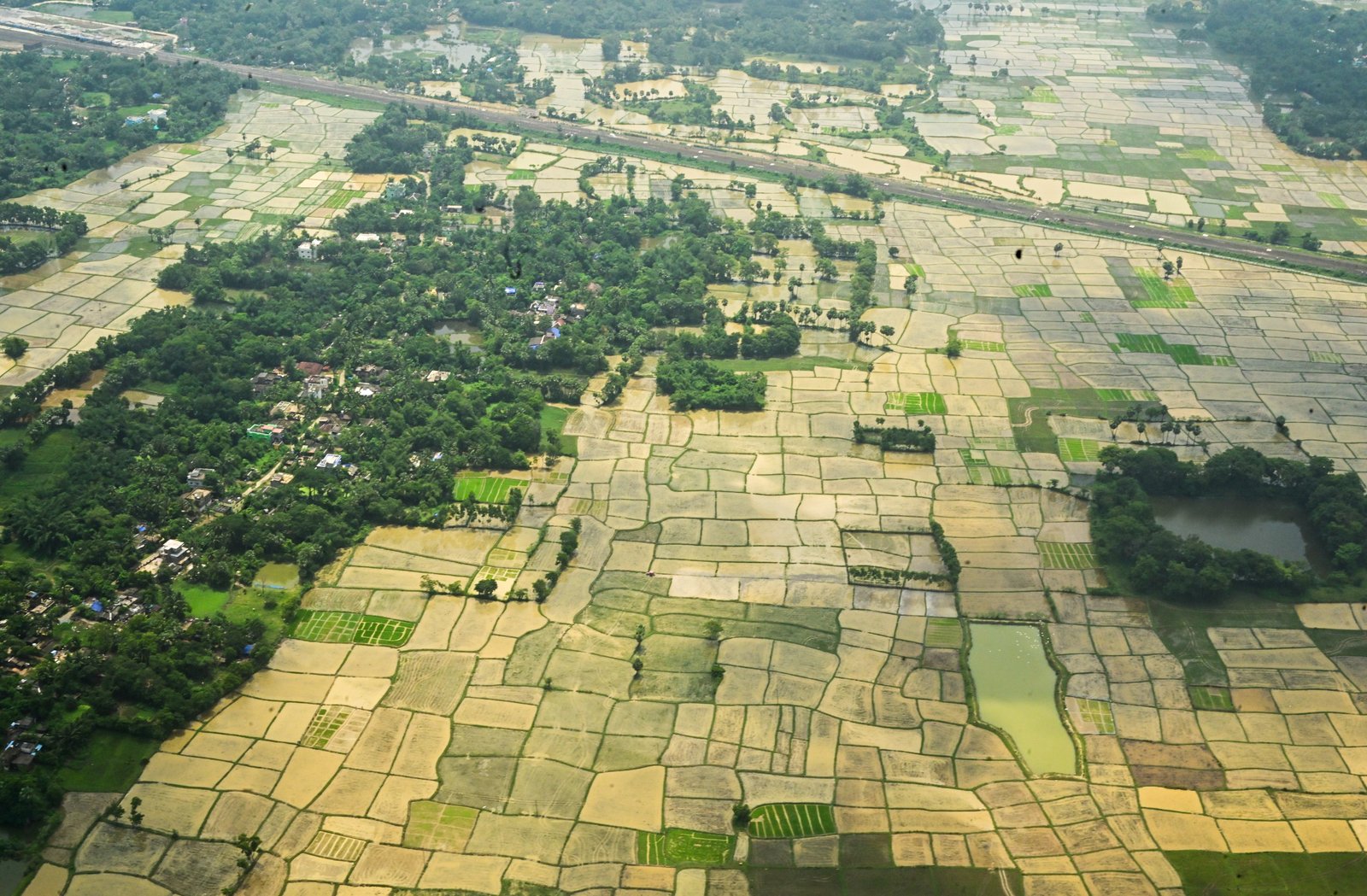 ଆକାଶମାର୍ଗରୁ  ବନ୍ୟାସ୍ଥିତି